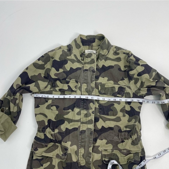 Charlotte Russe Lightweight Camo Shacket Jacket Full zip Adjustable sleeve‎ M - Picture 4 of 9